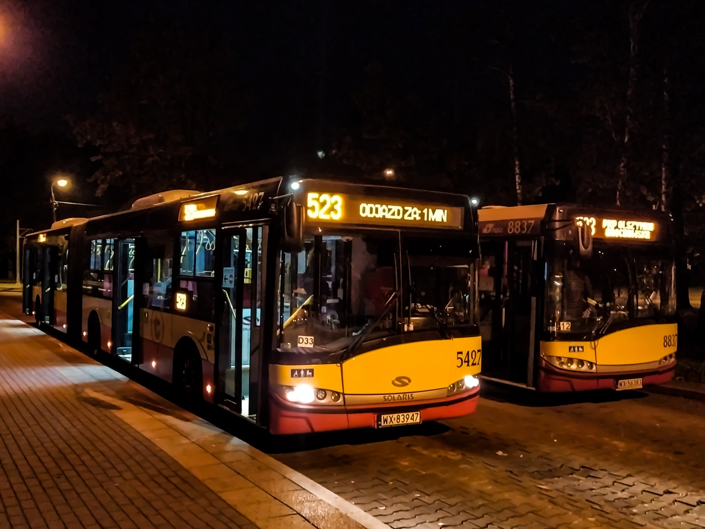 5427
Jedna z niedawnych nowości, czyli poranna wtyczka na 523 w wykonaniu "Stalowej" - zakładu, który zazwyczaj tej linii nie obsługuje
Słowa kluczowe: SU18 5427 523 Kaliskiego StareBemowo wtyczka