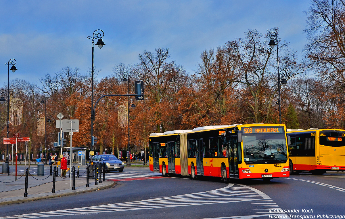 9822
Kolejny przegubowy Mercedes mknie na Ursynów.
