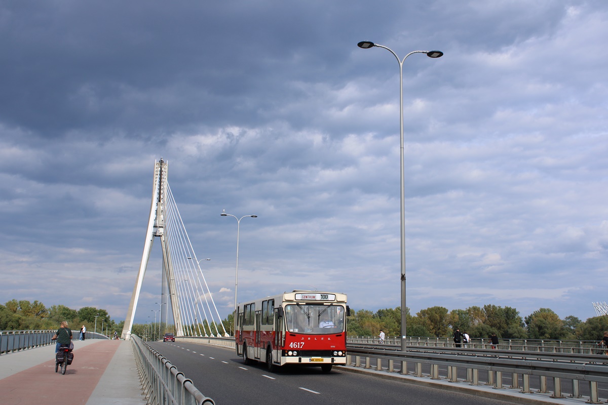 4617
Jeden z Wrześniowych weekendów WLT. 25 Września zakończył się sezon Warszawskich Linii Turystycznych, gdzie kursowanie linii na  pierwszej brygadzie zakończył ogórek 
Słowa kluczowe: KMKM 4617 100 Jelcz PR110