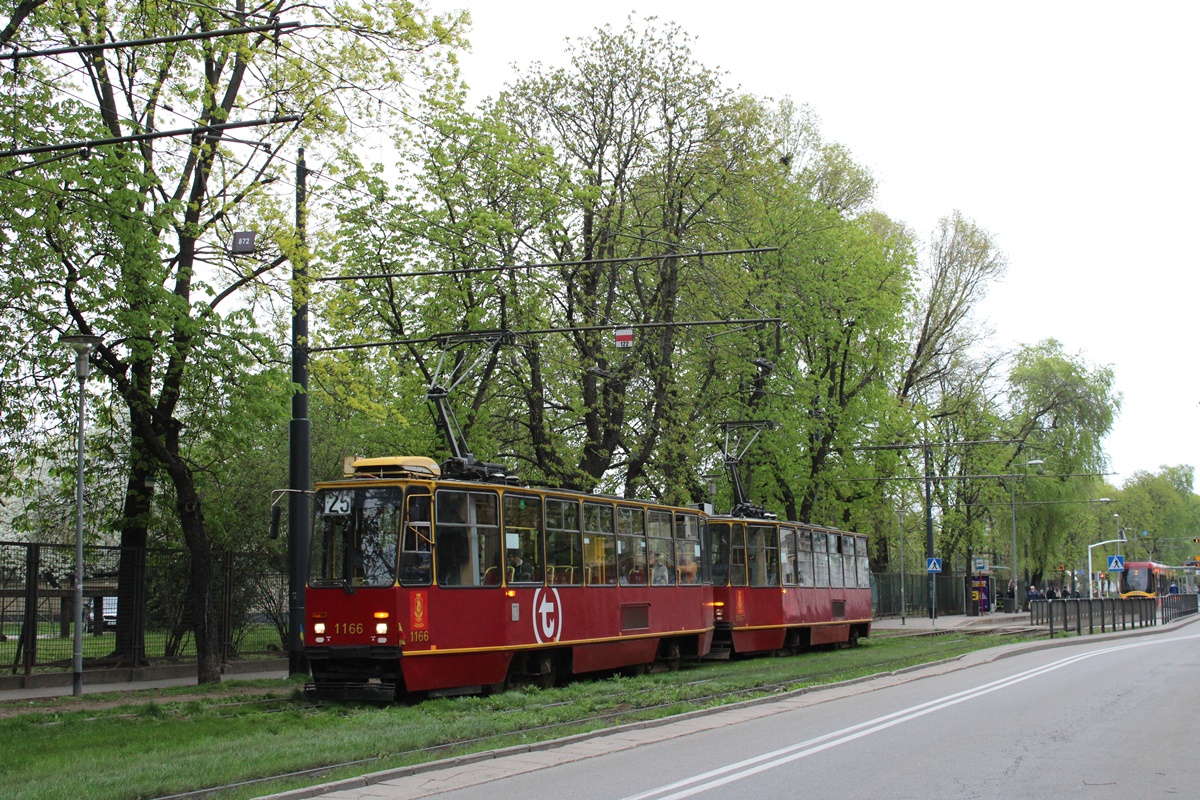 1166+1167
Popołudniowy dodatek z Mokotowa obsługiwany Czerwoniakiem
Słowa kluczowe: 105Na 25 1166