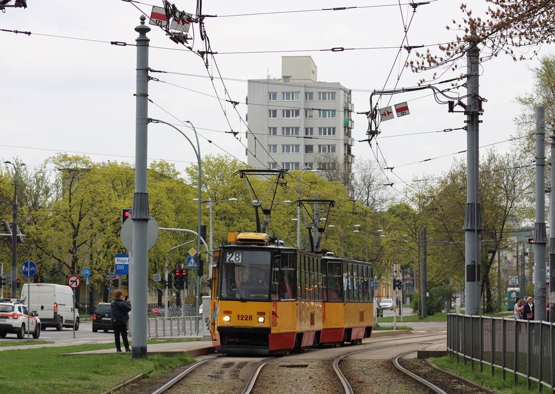 1228+1227
Jeden z wyjazdów na popołudniowy dodatek zetek na 28
