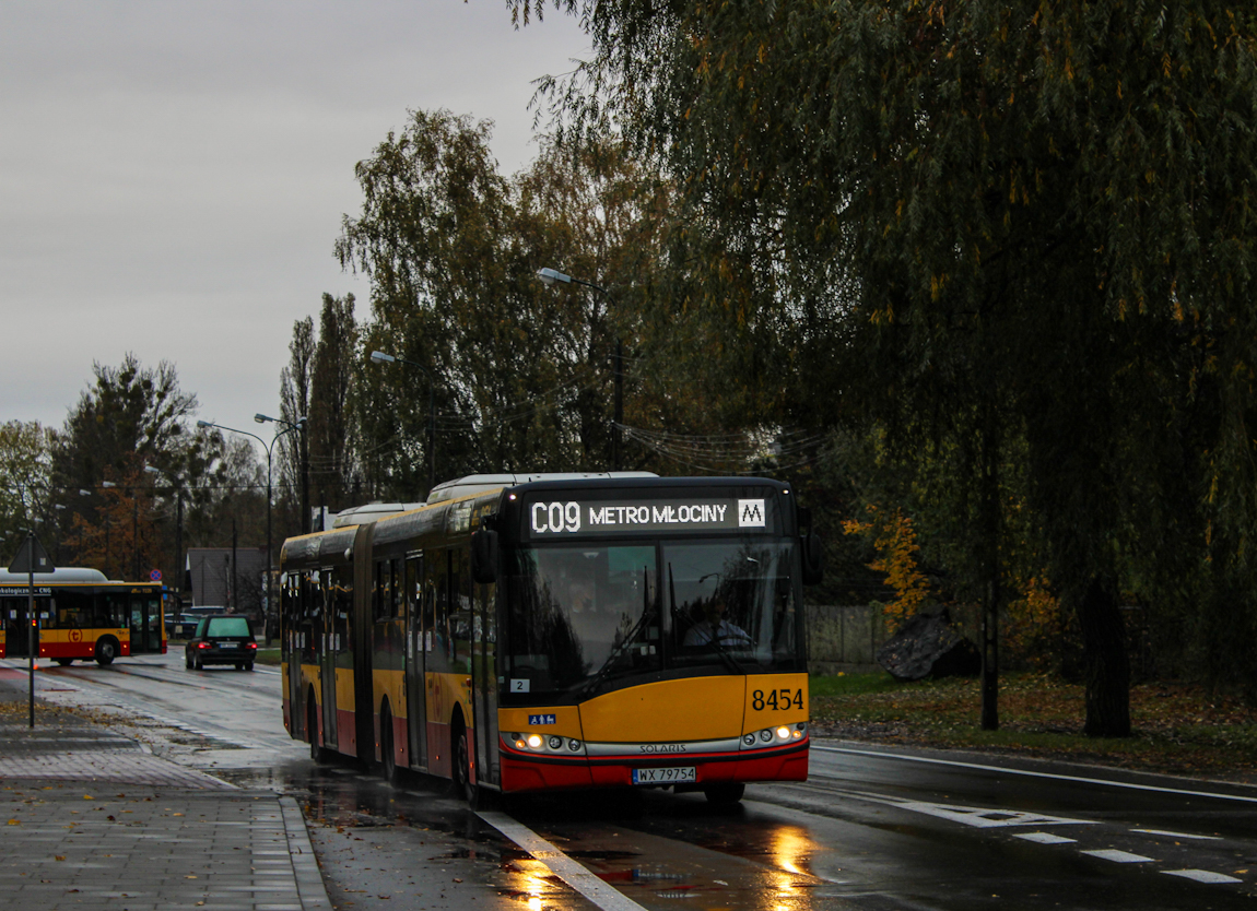 8454
Nwm jak dzisiaj czy wczoraj ale 3 listopada linie cmentarne nie cieszyły się dużym zainteresowaniem. Ba nawet mogę powiedzieć, że woziły pustki. W obecnej sytuacji to dobrze. 
Słowa kluczowe: SU18 8454 C09 Wóycickiego