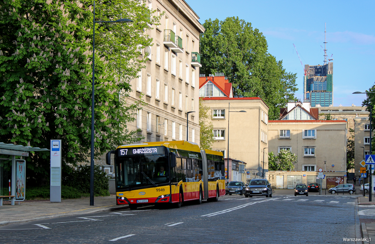 9949
Kolejna ciekawostka to uprzegubowiona jedna brygada linii 157 w DP w związku z czasowym uziemieniem Otokarów .
Słowa kluczowe: SU18IVCNG 9949 157 Smocza