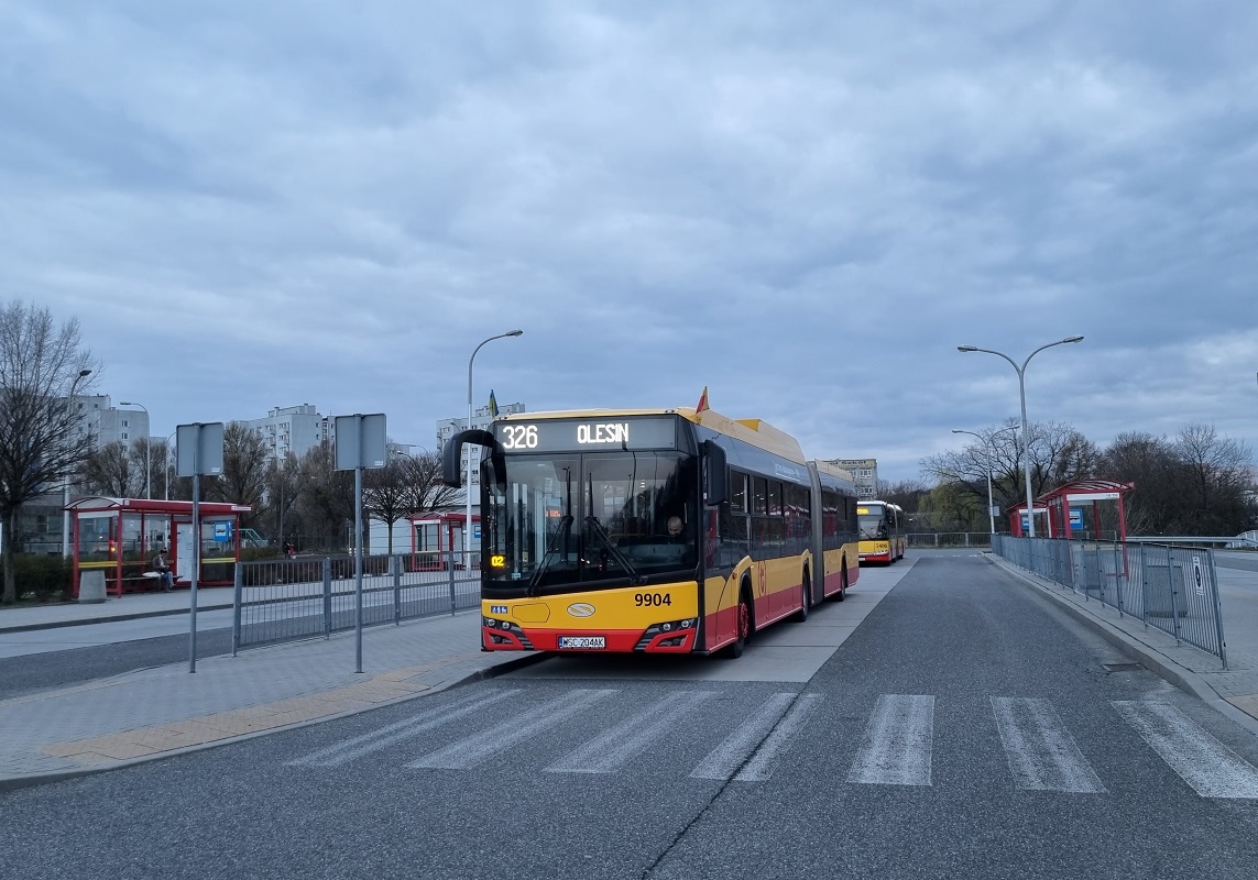 9904
Ostatnio przeguby na 326 to były zza czasów MANów z ITSu i na trasie do Żerania. 
Słowa kluczowe: SU18IVCNG 326 9904 MetroMarymont