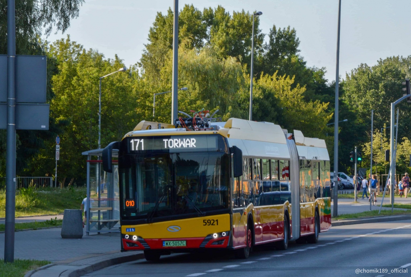 5921
Elektryk Ostrobramski w obsłudze linii 171 na popołudniowym dodatku
Słowa kluczowe: SU18IVE 5921 171 PowstańcówŚląskich