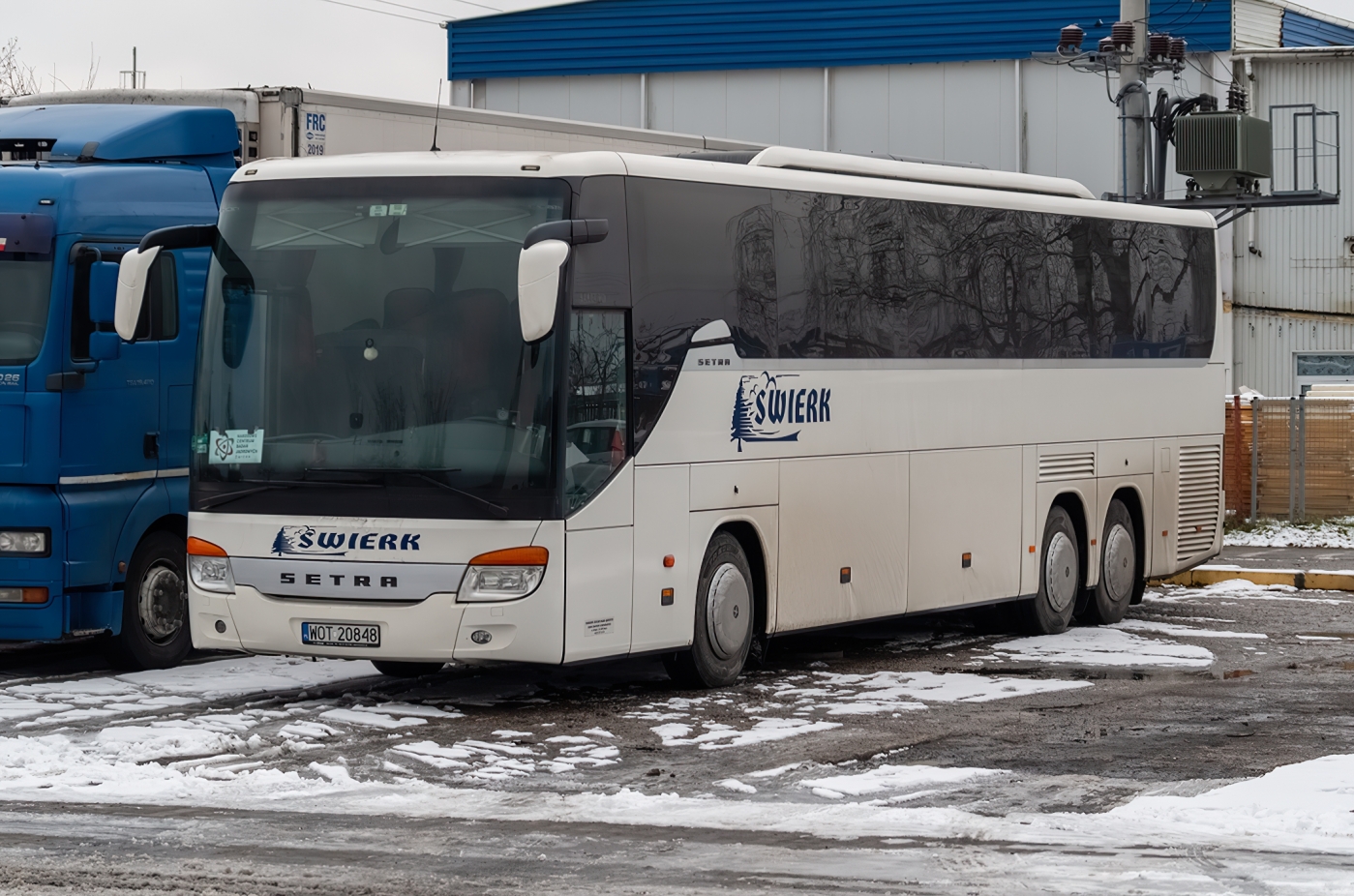 SETRA 416 GT HD EURO 5
Setra BUS ŚWIERK stoi na parkingu Superdrób w Karczewie
Słowa kluczowe: 416GTHD WOT20848 Karczew