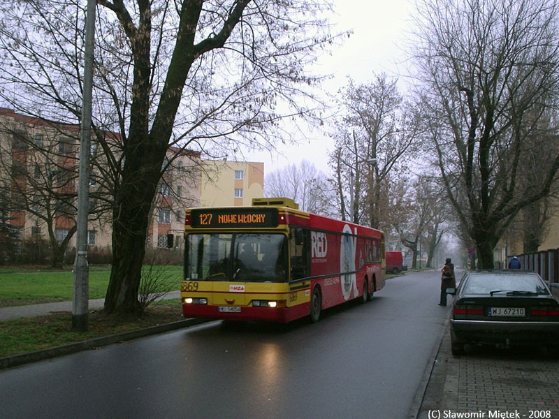 6869
Z powodu awarii wodociągowej na skrzyżowaniu św.Wincentego/Kołowa autobusy linii 127, 169, 500 i 527 kursowały w kierunku Centrum trasą zmienioną: - ... - Św. Wincentego - [u]Kołowa - Ossowskiego - Witebska - Smoleńska[/u] - ... - Św. Wincentego

Jednak niektórzy kierowcy z racji braku znajomości osiedla, jeździli tędy. W tle słabo widoczny próg zwalniający.
Słowa kluczowe: N4020td 6869 127 Oszmiańska 2008