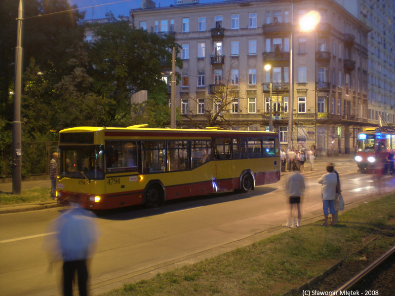 4794
Autobus po spotkaniu z tramwajem
Słowa kluczowe: M121M 4794 174 Targowa 2008