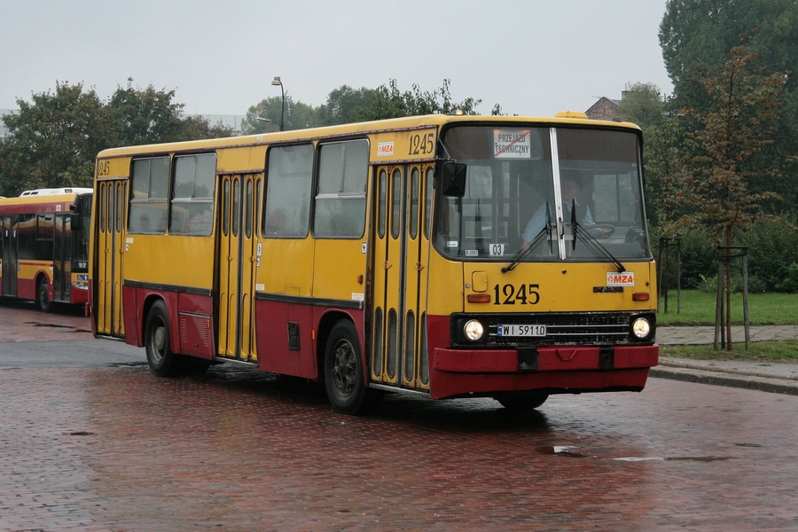 1245
Warszawa - Pętla: Dworzec Wschodni (Lubelska). Mój ulubiony lewarek zjeżdża na zajezdnię z popołudniowego dodatku. Linii niestety nie pamiętam. Dzisiaj postanowiłem trochę przetrzepać swoje archiwum. Jaka zasada panuje przy dodawaniu zdjęć do galerii Archiwalnej?
Słowa kluczowe: IK260 1245 PT DworzecWschodni 2008