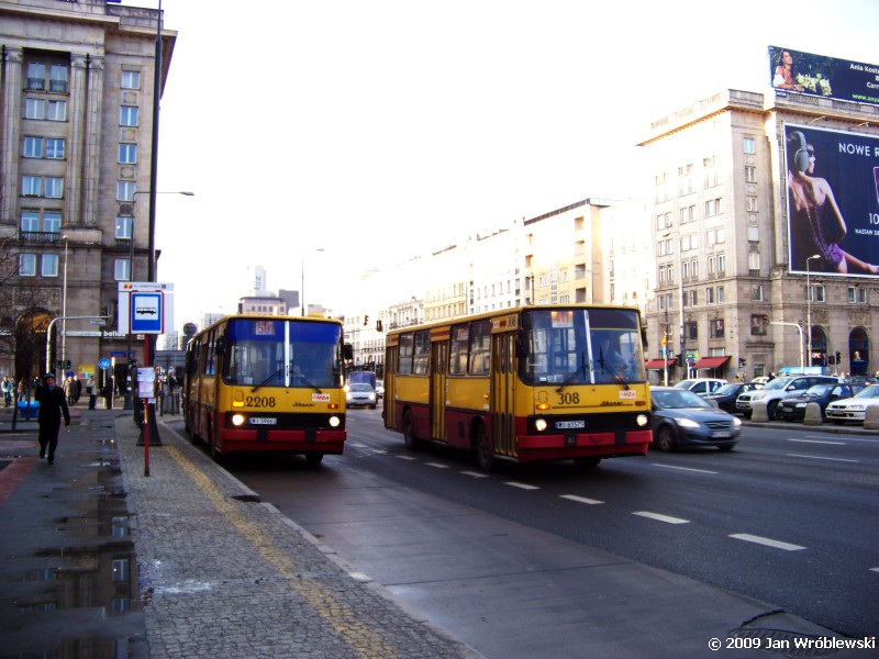 308, 2208
Lewarkowo na pl. Konstytucji.
Słowa kluczowe: IK260 308 2208 411 PlacKonstytucji 2009