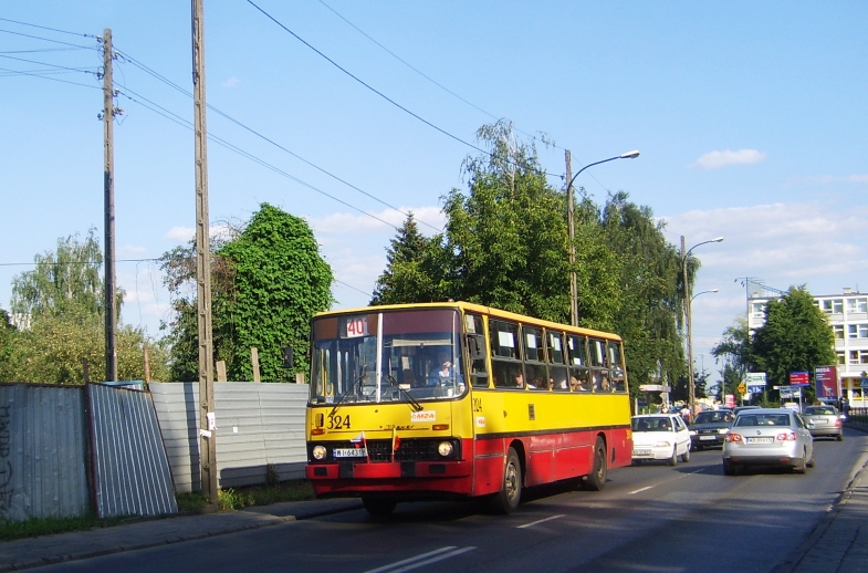 324
Ikarus 260.04 / Prod. 1984 / NG 1988 / odb. 1995 / NG 2002 / 2005 ex1444 / Kasacja 11.2008
Słowa kluczowe: IK260 324 401 Kleszczowa 2008