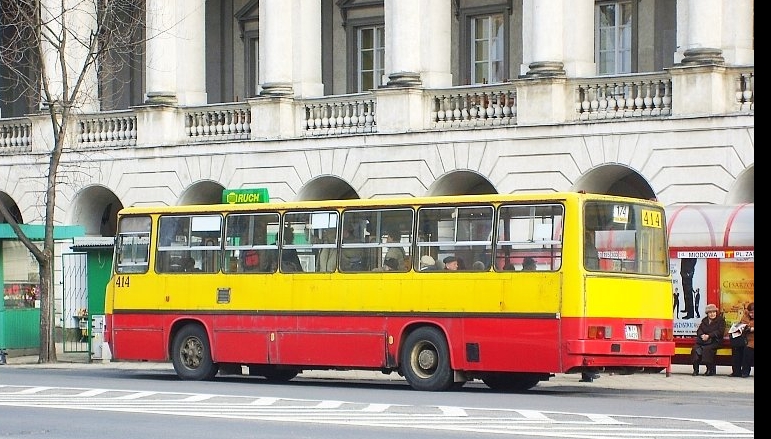 414
I jeszcze raz Krakowskie Przedmiescie przed remontem. Brak numeru taborowego przy tylnym zderzaku zdradza wymienioną klapę..
Słowa kluczowe: IK260 414 174 KrakowskiePrzedmieście 2007