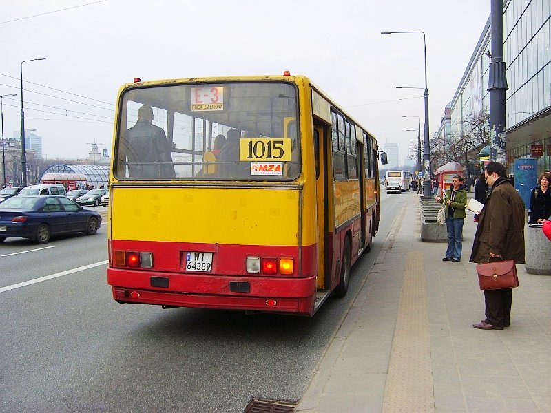 1015
Ostatki linii E-3
Słowa kluczowe: IK260 1015 E-3 Marszałkowska 2007