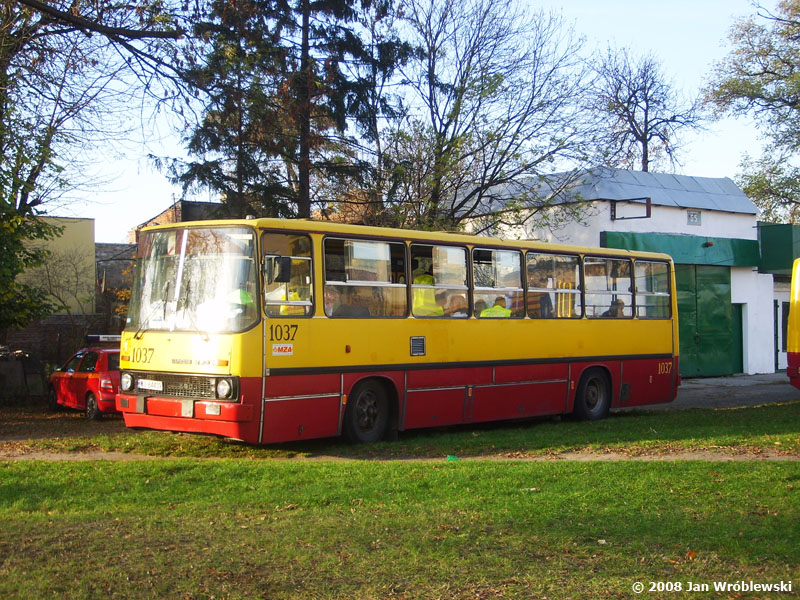 1037
Akcja cmentarna 2008. Autobus socjalny
Słowa kluczowe: WS2008 Ik260 1047 Kołowa