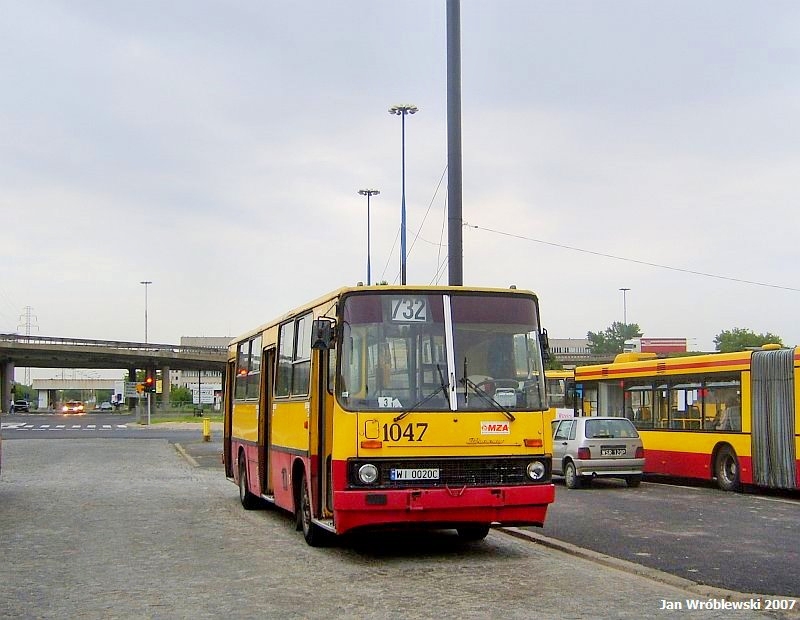 1047
3/732. Na tym 6 lat temu niemal zawsze można było spotkac solo lewarka. Dziś jedynie Mastero.
Słowa kluczowe: Ik260 1047 732 ŻerańFSO 2007