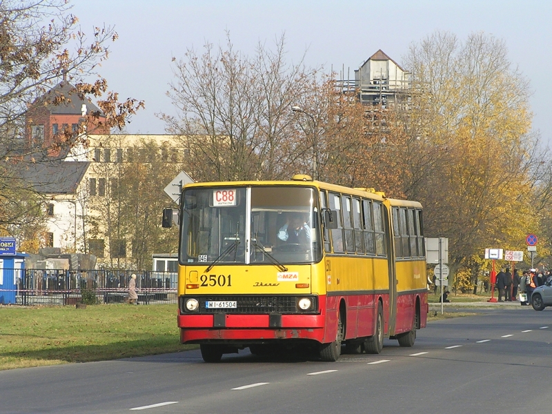 2501
Cmentarna Parada Nieistniejących Ikarusów - odcinek 19: pięć ósemek.
Słowa kluczowe: IK280 2501 C88 Wóycickiego WS2008