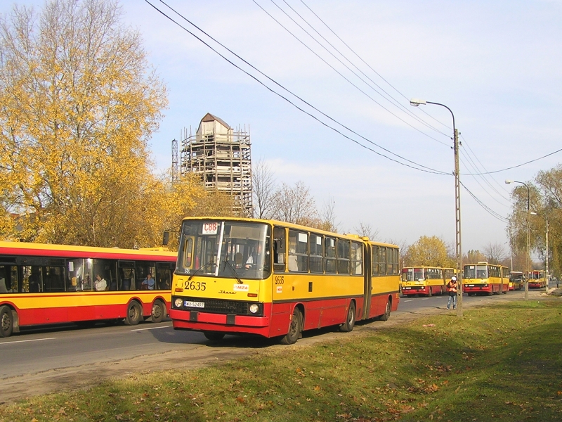 2635
Cmentarna Parada Nieistniejących Ikarusów - odcinek 22: zalotne skrzywienie mordki.
Słowa kluczowe: IK280 2635 C88 Wóycickiego WS2008