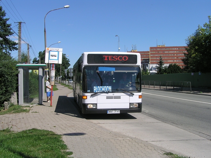 WWY7F41
I drugie zdjęcie z Ożarowa. Tym razem "teskobus" na linii Tesco Mory - Płochocin. Właścicielem wozu była i jest niejaka firma "Komfort" z Wyszkowa. Obecnie, o ile mnie pamięć nie myli, darmobusy te obsługiwane są przez firmę MK2...
Słowa kluczowe: Komfort MercedesO405N WWY7F41 TescoMory Poznańska OżarówMazowiecki 2008