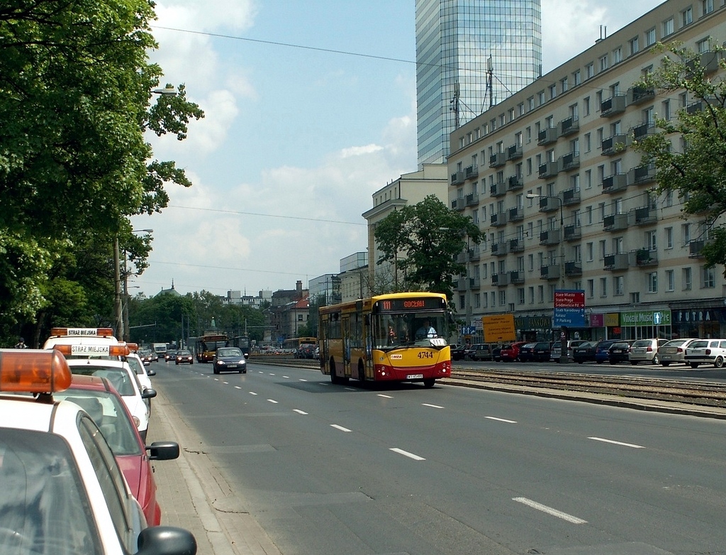 4744
Objazd objazdu. Nie pamiętam, co się wtedy pod ratuszem działo, a może w rejonie placu Piłsudskiego... Ale daleko to 111 na zachód zagnało.
Słowa kluczowe: M121M 4744 111 AlejaSolidarności