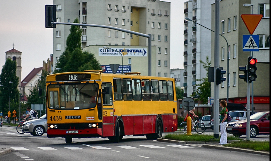 4439
Z powodu awarii wodociągu na ul. Płaskowickiej, między ul. Cynamonową i pętlą Natolin Północny, autobusy 136 jeździły objazdem aleją Komisji Edukacji Narodowej oraz ulicami Belgradzką i Lanciego. Awaria trwała kilka dni.
Słowa kluczowe: 120M 4439 136 AlejaKEN 2009