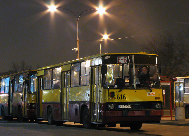 616
Kasza gryczana, ale fotki tego wozu jeszcze nie było. Ostatni solowy lewarek serii #6xy.

prod. 1992 / kasacja 2008
Słowa kluczowe: IK260 616 E-6 Górczewska 2007