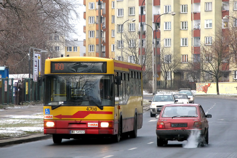 4708
Pytanie teraz, pod banderą której zajezdni jeździł wtedy ten gniot. R-6, R-13, czy może R-10?
Słowa kluczowe: M121M 4708 160 Handlowa