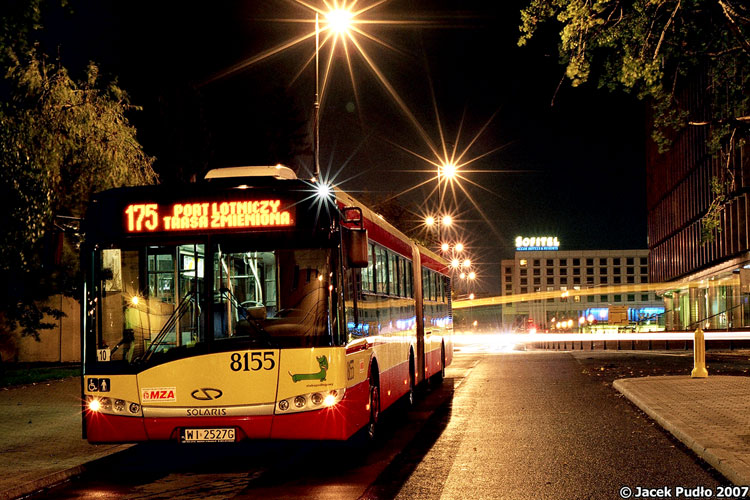 8155
Na 175 z racji na reprezentacyjność wysyłano zwykle najnowsze auta. Dziś jeżdżą hybrydy, a w 2007 r. - nowe Urbino 18, oszczędnościowo bez klimatyzacji, która jeszcze w 2005 r. była nowością. Ciekawe kto jeszcze pamięta, że zamiast nich mogliśmy kupić... Mercedesy O345G?
Słowa kluczowe: SU18 8155 175 placPiłsudskiego