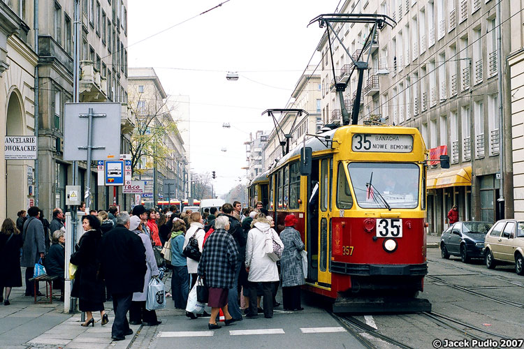 357
Metro metrem, a tramwaje nad nim i tak bywają zapełnione. Gdzie teraz można sprawdzić z której zajezdni był dany wagon 13N?
Słowa kluczowe: 13N 357+587 35 Nowowiejska