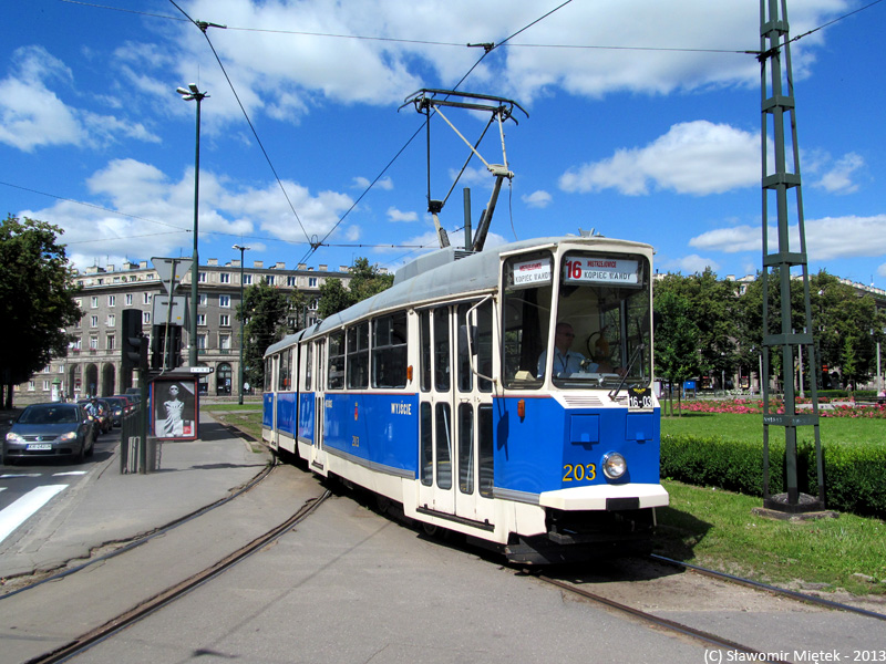 203
Krakowski kanciak
Słowa kluczowe: 102N 203 16 Kraków PlacCentralny