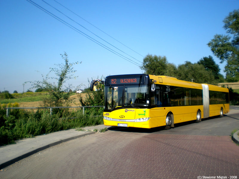 MR909
Warszawskie klimaty czyli... Solaris Mobilisu. Pętlę Olszanica można trochę porównać z warszawskim Olesinem. Tutaj linia 152 dojeżdża co 15-20 minut i ma pętlę dosłownie w polu, bo dookoła jest tylko to. Trzy przystanki dalej od pętli Olszanica jest już granica administracyjna Krakowa.
Słowa kluczowe: SU18 MR909 152 Kraków Olszanica