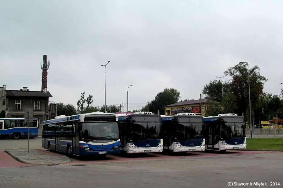 PS147
W Krakowie na niektórych pętlach są przygotowane stanowiska do odstawienia pojazdów poza godzinami szczytu. Tak więc zamiast jechać na bazę autobus "śpi" pomiędzy szczytami. W Warszawie było to przez jakiś czas praktykowane ale niestety upadło...
Słowa kluczowe: CN94UB PS147 Kraków PowstańcówWielkopolskich