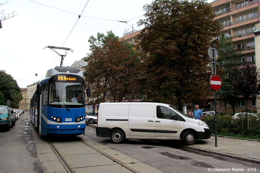 3032
Kraków welcome to. Chciałem zaliczyć pętlę Dajwór. Niestety nie udało się. Może innym razem....
Słowa kluczowe: EU8N 3032 79 Kraków Dajwór