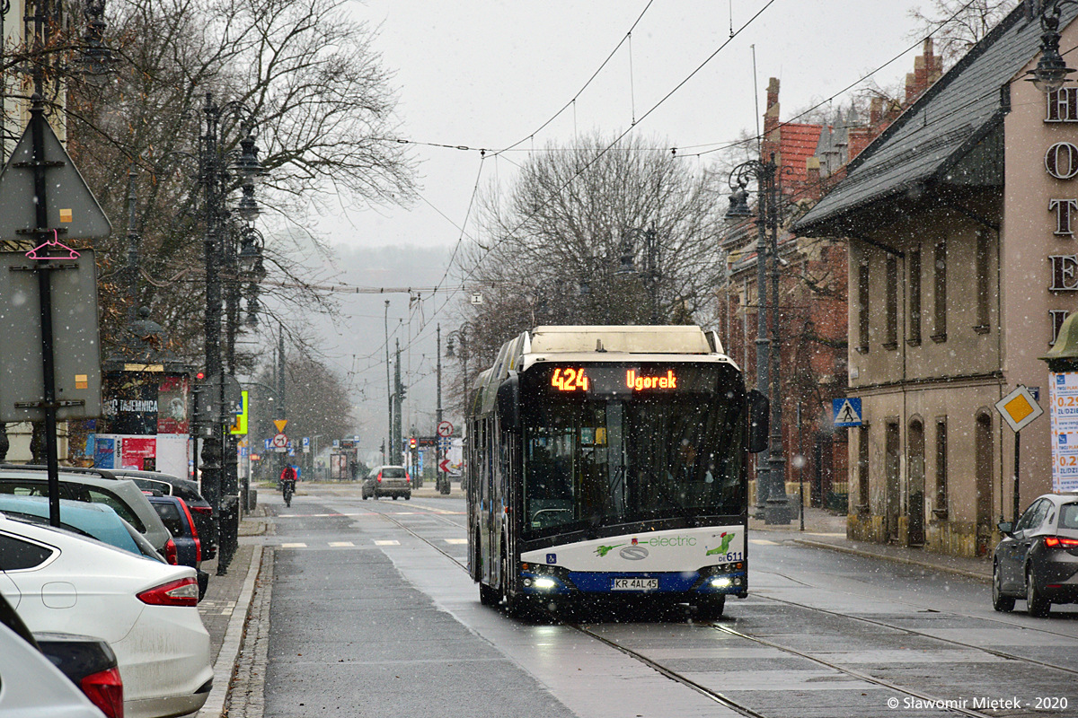 DE611
Choć w Krakowie nie leżał śnieg, tego dnia zdarzyło się, że mocniej poprószyło...
Słowa kluczowe: SU12IVE DE611 424 Kraków Piłsudskiego