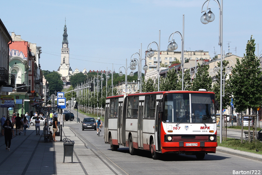 167
Ikarus 280.70E, prod. 1997. Miasto-ewenement. Mimo niedzielnego poranka po głównej, reprezantycyjnej ulicy Ikarus odbija się od Ikarusa. Jednak do czasu - pierwsze Solbusy dla tego miasta są już w drodze.
Słowa kluczowe: IK280 167 24 Częstochowa IIalejaNajświętszejMaryiPanny