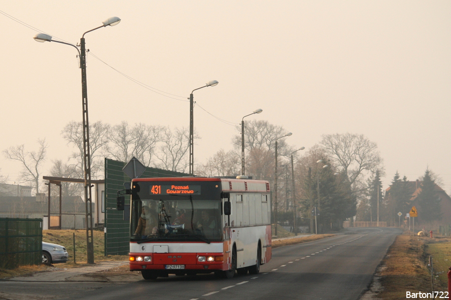 6
MAN NU313, prod. 1997. Kurs linii 431 z Markowic do Poznania zajeżdża pod zespół szkół w Kleszczewie. Jest to najdłuższy wariant tej linii. Pokonanie tej trasy zajmuje ponad godzinę. 
Słowa kluczowe: NU313 6 431 Kleszczewo