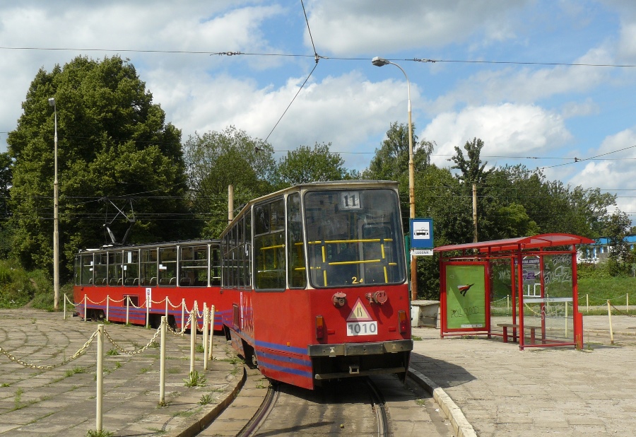 1013+1010
Ten skład został już wycofany. W tym miejscu dominują tramwaje - przez cały tydzień 6 i 11, w szczycie wspomagają autobusy 53, 67 ( także soboty rano ) i 69.
Słowa kluczowe: 1013+1010 11 105Na Ludowa