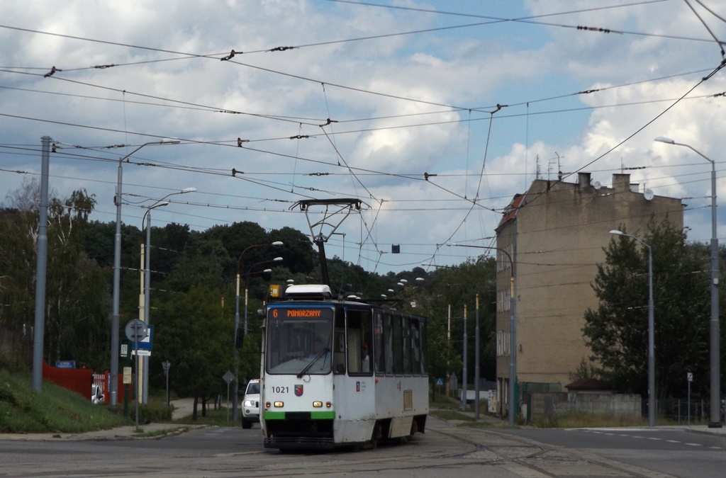 1021+1022
Jedyny obecnie skład 105Na w barwach Floating Garden. 
Następne w kolejce niskopodłogowe tramwaje.
Słowa kluczowe: 105Na 1021+1022 6 Ludowa