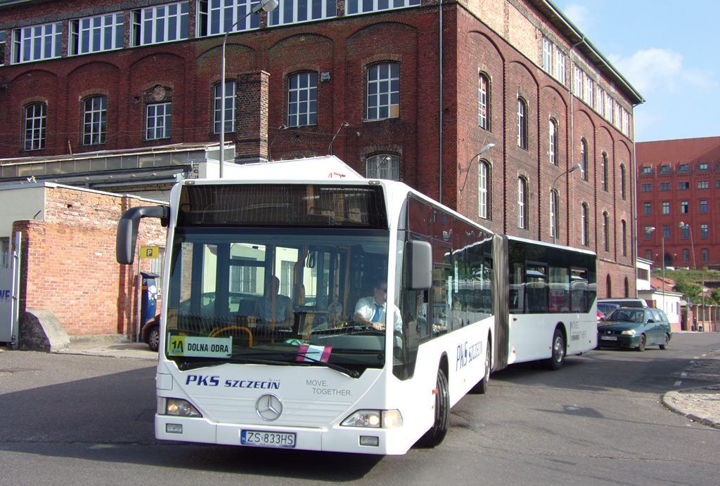 10370
PKS Szczecin ma dwa przegubowe Citaro - oba sprowadzone z Niemiec w tym roku. Wóz ze zdjęcia pochodzi z Bremy.
Słowa kluczowe: O530G 10370 1A DworzecPKS