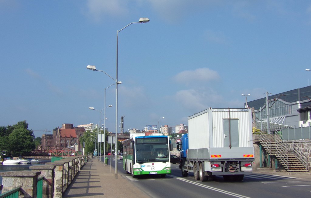 10382
PKS Szczecin ma dwa krótkie Citaro w wersji podmiejskiej - oba sprowadzone z Bremy w tym roku.
Słowa kluczowe: O530Ü 10382 70 Kolumba