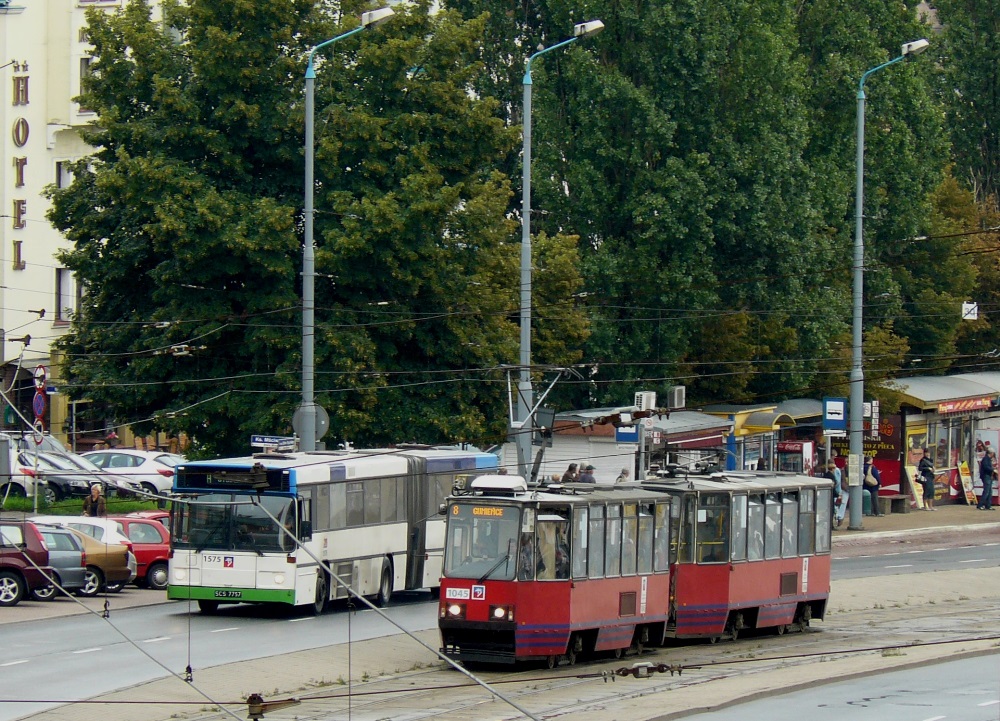 1045+1046
Ten skład także już nie jeździ po Szczecinie.
Słowa kluczowe: 1045+1046 8 105N Wyszyńskiego