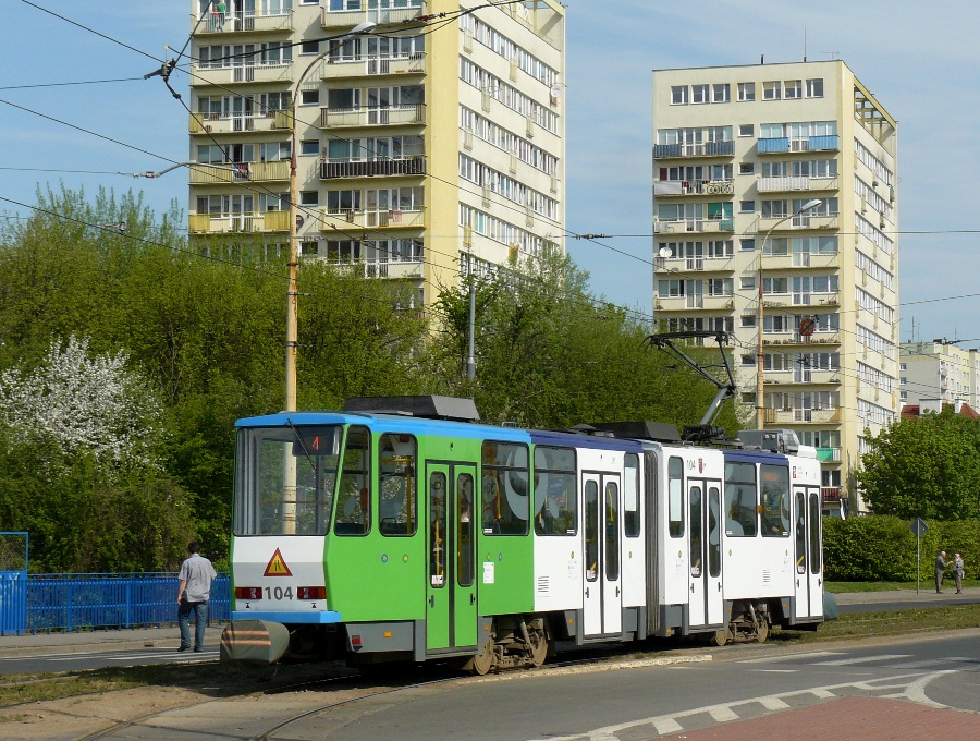 104
Tak od tyłu wygląda tatra w barwach FG. Dawniej ten wagon w Szczecinie miał numer 116 - i co ciekawe obecny 116 nosił numer 104.
Słowa kluczowe: KT4Dt 104 4 AlejaPowstańcówWielkopolskich