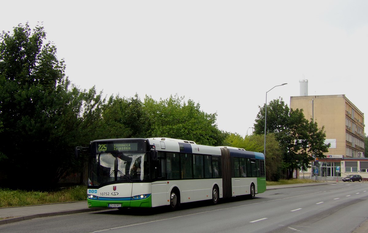 10752
W tle biurowiec Zarządu Dróg i Transportu Miejskiego.
Słowa kluczowe: SU18 10752 225 Wernyhory