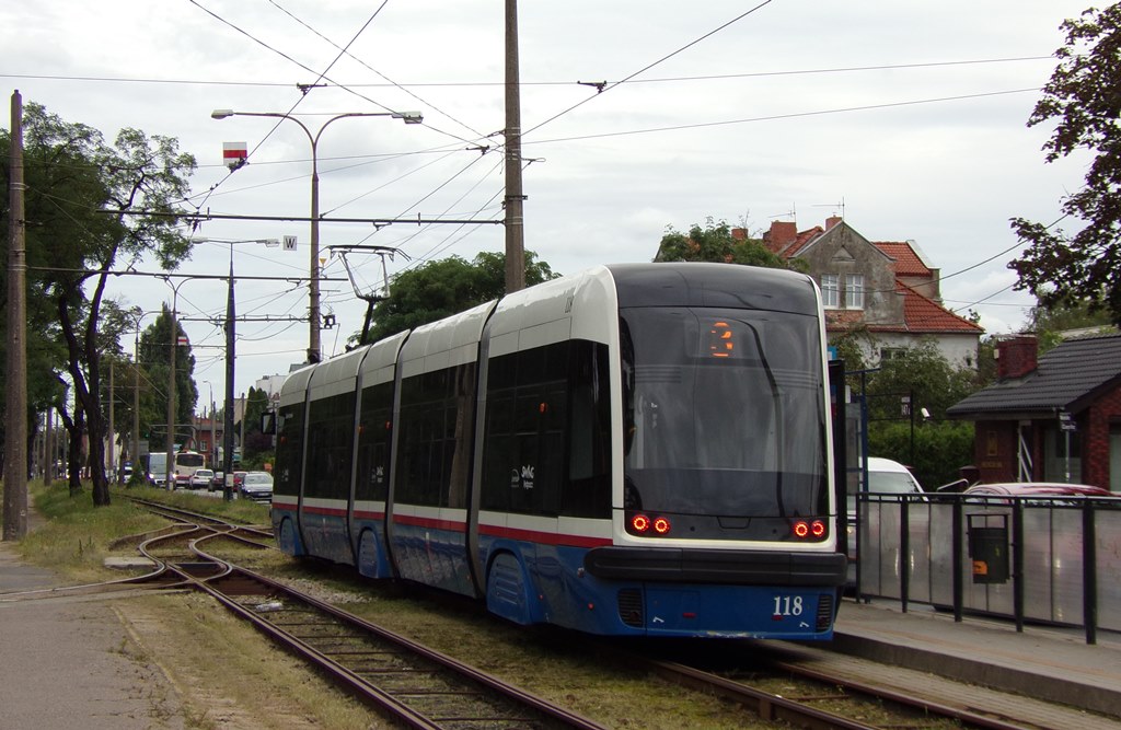 118
Jeden z dwunastu Swingów ( rocznik 2015 ) będących własnością spółki Tramwaj Fordon.
Tramwaj Fordon to spółka miasta Bydgoszcz powołana do budowy trasy tramwajowej do Fordonu i zakupu taboru do jej obsługi.
Trójka jeździ po jedynym liniowym jednotorze w Bydgoszczy.
Słowa kluczowe: 122NaB 118 3 Wilczak