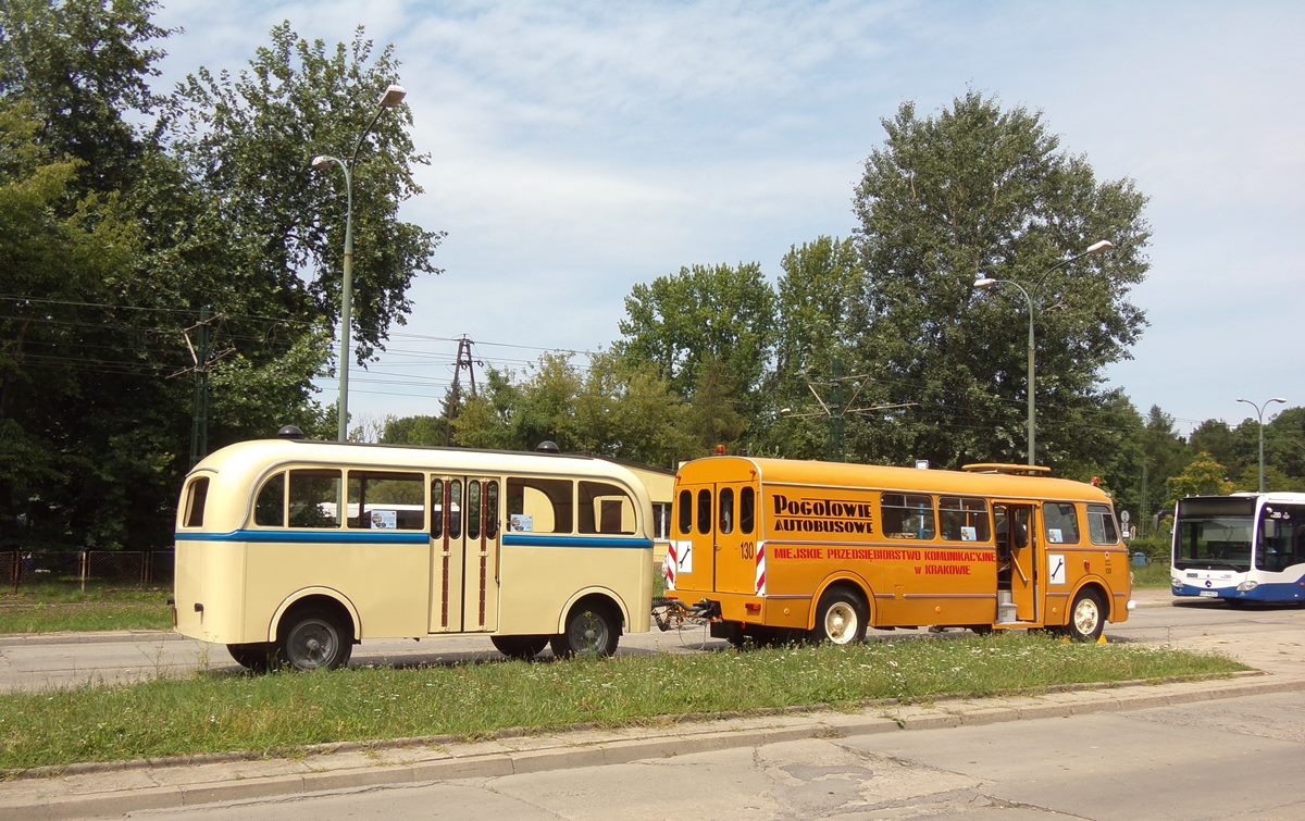 130
W ramach Festynu, który odbył się na pętli Kombinat wystawiono historyczne pojazdy MPK. Jako eksponat był wystawiony techniczny ogórek nr 130 z przyczepą Gottfried Lindner. Przyczepa (rocznik 1943) zakupiona przez MPK w 2017 r., zaprezentowana po remoncie w 2021 r..
Słowa kluczowe: JelczRTO 130 Kombinat