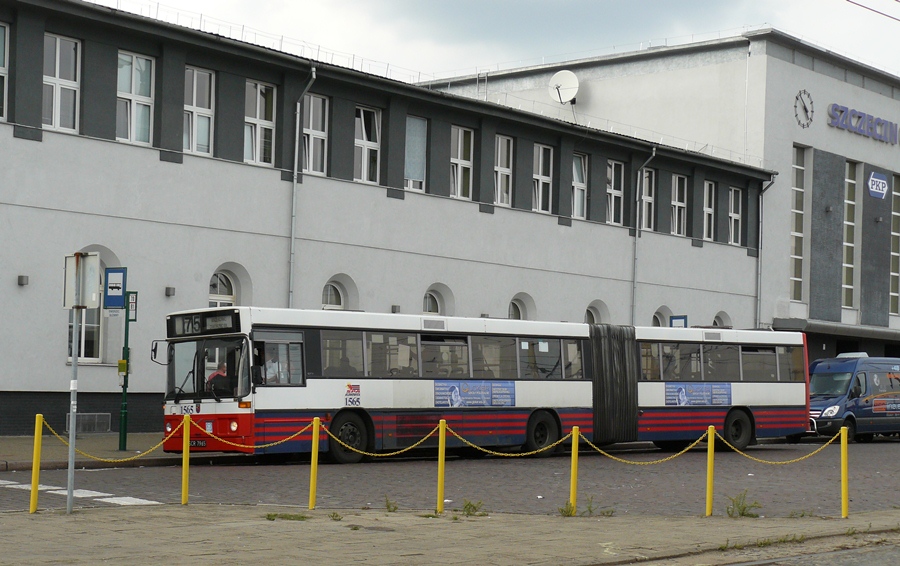 1565
Jeszcze jakieś starocie wygrzebałem. Volvo nr 1565 w starych barwach.
Słowa kluczowe: B10MA 1565 75 DworzecGłówny