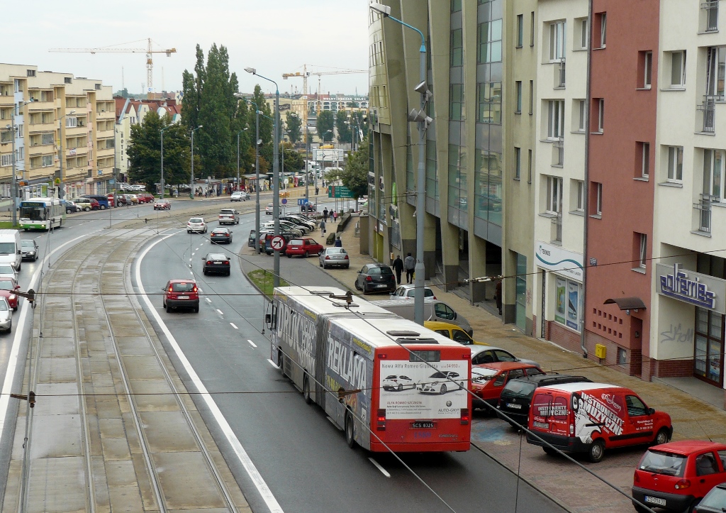 1589
Wycofany przegub w towarzystwie również wycofanej solówki ( jedyne krótkie Volvo ze SPAK-u w barwach FG ).
Słowa kluczowe: B10MA B10L 1589 1707 75 76 Wyszyńskiego