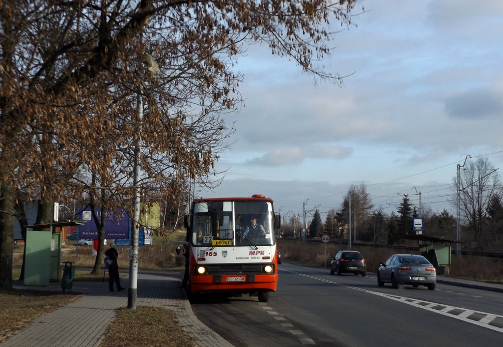 165 
Dwójki również są jedną z najważniejszych linii w tym mieście - kursuje w dnia powszednie co kwadrans w dni robocze ( prócz wakacji ). Jednak nie każdy kurs dociera do pętli widocznej na tablicy.
Słowa kluczowe: IK280 165 22 Główna