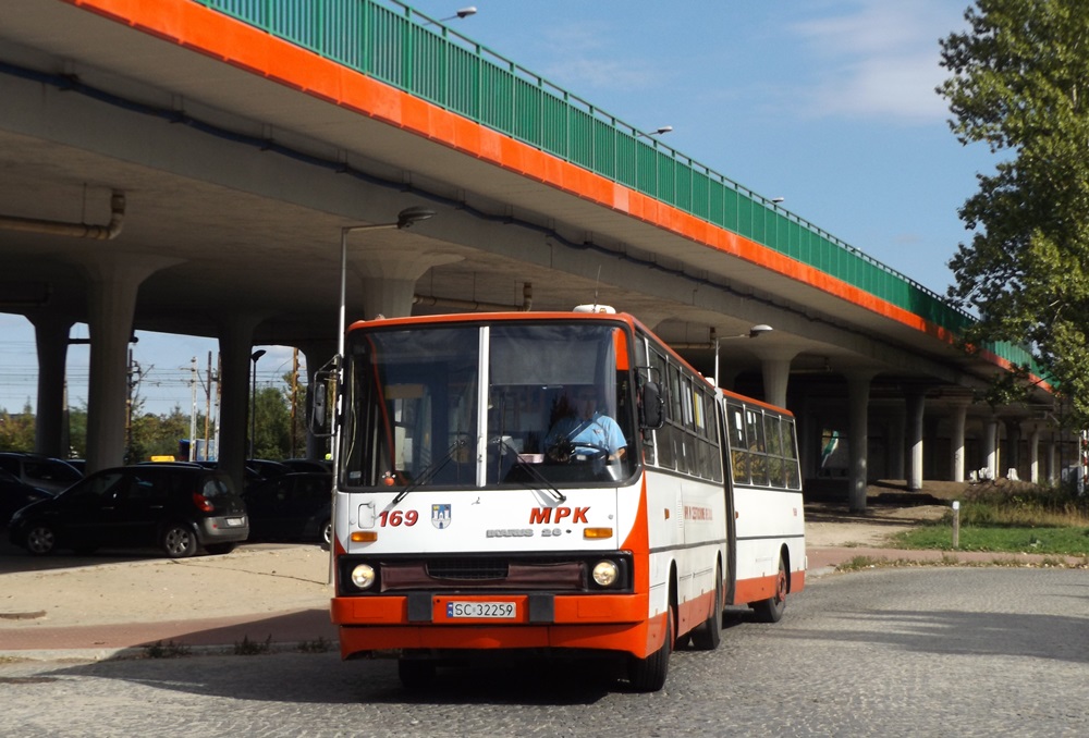 169
Ikarusy 280.70 MPK Częstochowa:
150-155 - rocznik 1997, 6 sztuk kupione od MZA Warszawa w roku 2012 ( 150 - ex. 5711, 151 - ex. 5722, 152 - ex. 5766, 153 - ex. 5772, 154 - ex. 5774, 155 - ex. 5793 ),
156-159 - rocznik 1993 ( wóz 159 ) i 1994 ( reszta ), 4 sztuki kupione od MPK Poznań w roku 2010 ( jeden wóz - 158 wycofano w zeszłym roku ),
160-176 - rocznik 1997 17 sztuk kupione jako fabryczne.

Słowa kluczowe: IK280 169 31 RakówDworzecPKP