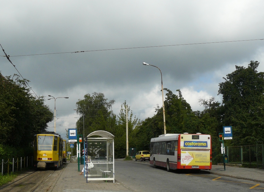 1711
Prawie jak w Berlinie. Volvo B10L jeszcze na chodzie, jedynka objazdowo na Niebuszewie.
Słowa kluczowe: 1711 227+228 803 1 DworzecNiebuszewo B10L T6A2D