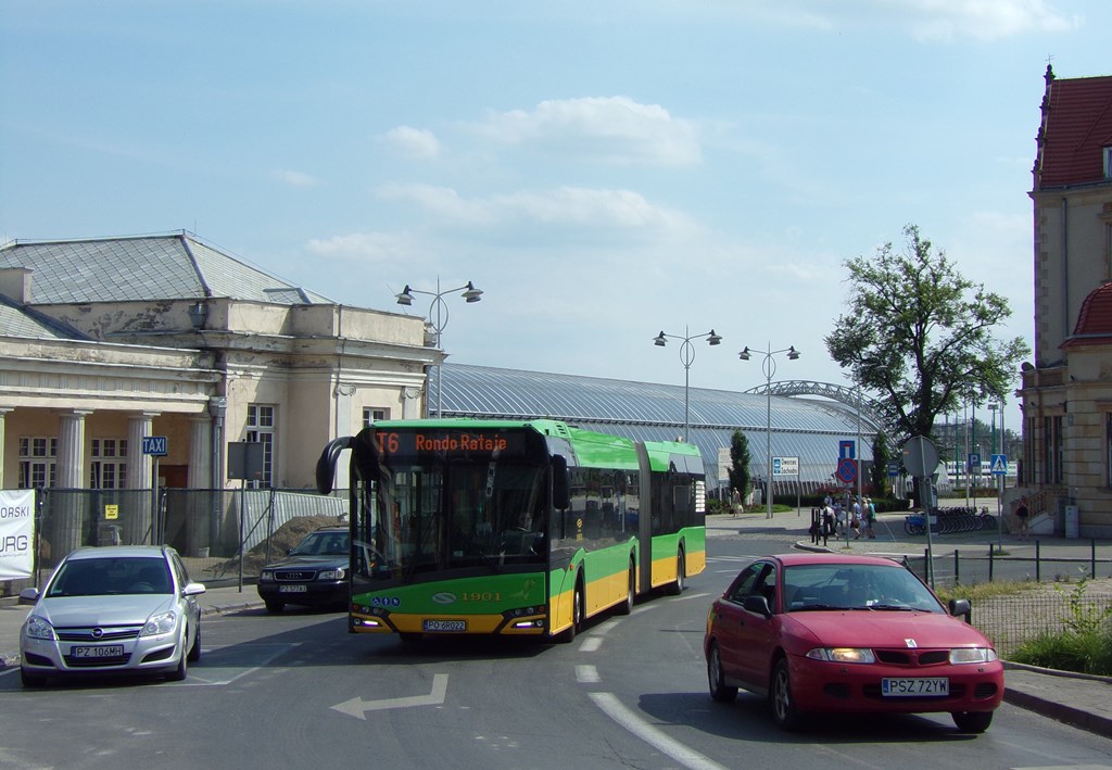 1901
Kolejny wyjazd = kolejne zdjęcia - tym razem po dłuższej przerwie Poznań.
To coś za autobusem to zadaszenie przystanków tramwajowych na ostatnim odcinku PST.
Słowa kluczowe: SU18 1901 T6 Zachodnia